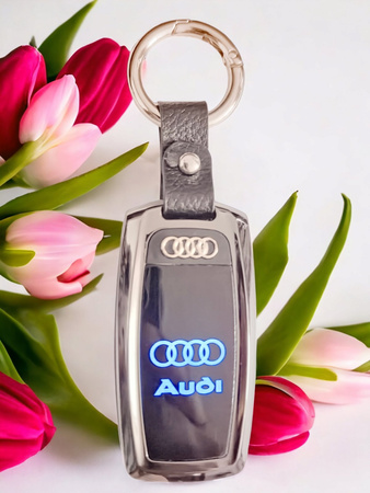 AUDI ZAPALNICZKA ŻAROWA ELEGANCKI BRELOK DO KLUCZY LOGO LED ETUI KOKARDKA ZAPALNICZKA AUDI BRELOK PREZENT